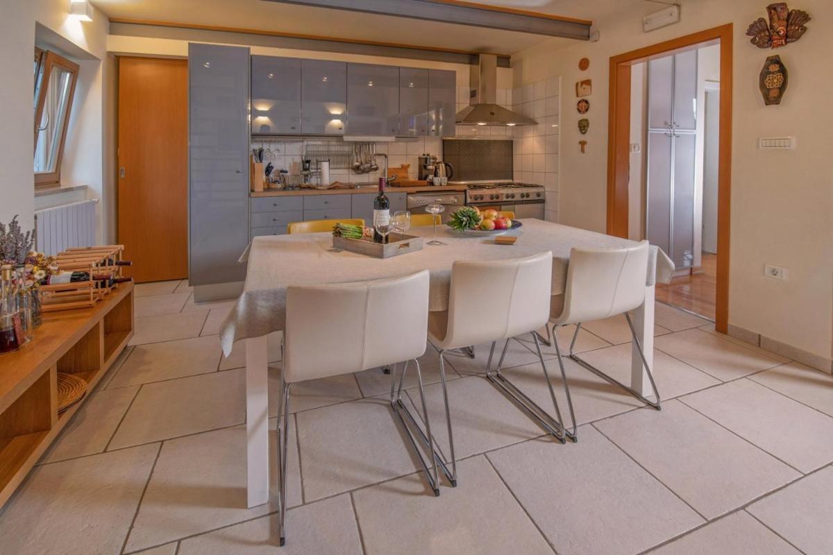 Villa Emili In Medulin - Haus Fuer 4-5 Personen Exteriör bild